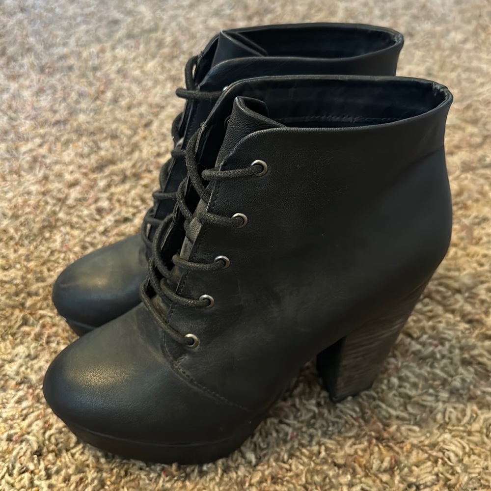 Madden Girl Heeled Booties Size 6.5